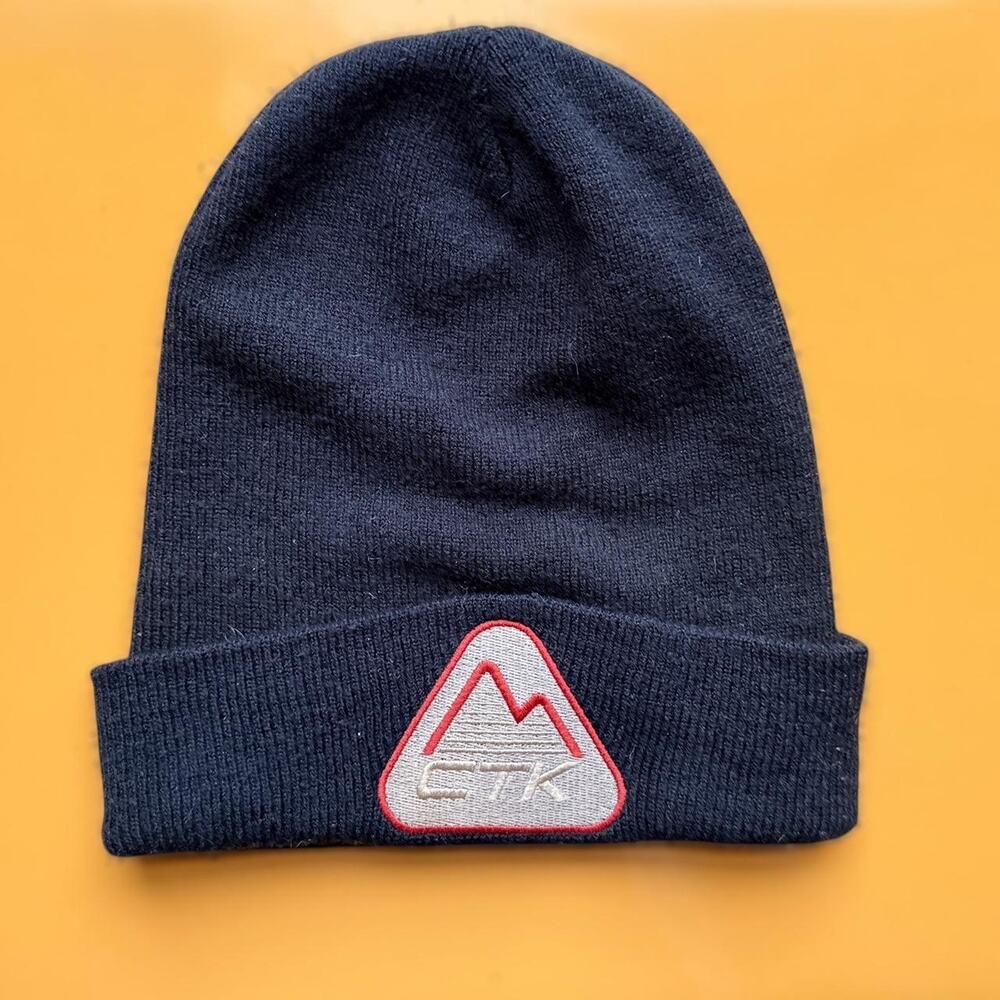 Vintage 90s Grunge Black Cuffed Knit Beanie | Y2K Streetwear Patch Logo